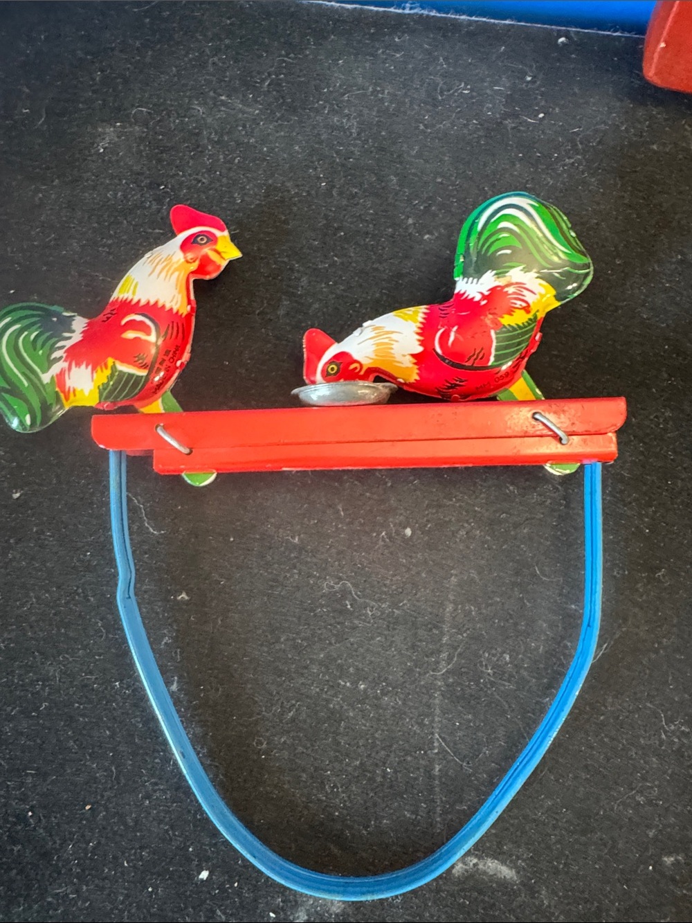 Vintage tin lithograph mechanical pecking rooster toy MM 059